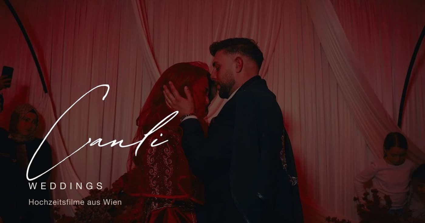 Canli Weddings: Brautpaar bei einer Hochzeitszeremonie in warmem Rotlicht, darüber der Schriftzug „Canli Weddings — Hochzeitsfilme aus Wien“